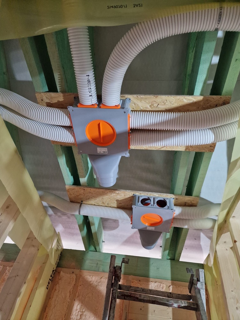 Rozdeľovač 4-6 DN90, hrdlo 125-160