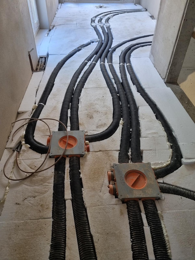 Rozdeľovač 4-6 DN90, hrdlo 125-160